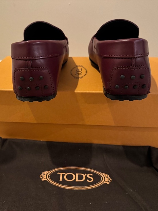 Tod’s Men City Gommino Loafer Size 8.5